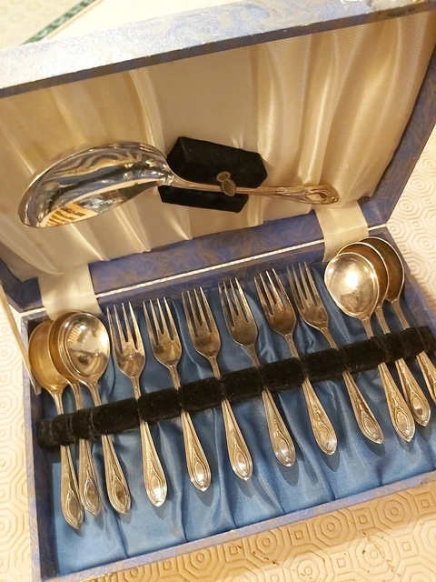 Vintage Boxed Set of Six  Silver Plated Desert Spoons & Forks