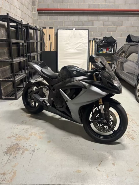 suzuki gsxr 600 K6