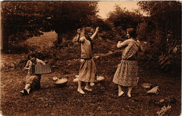 EUSKAL HERRIA LEHEN - PAYS BASQUE D'ANTAN: UNE PARTIE DE L'ARCHIPEL DES