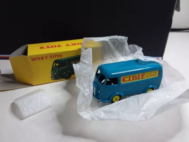 DINKY TOYS ATLAS #25BV FOURGON PEUGEOT TOLE CIBIE TRES BON ETAT  EN BOITE cha