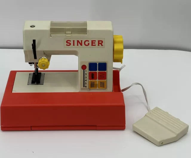 Singer Kids Sewing Machine, Battery Operated-Chainstich, Art Projects