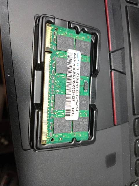 Samsung 1GB 2Rx8 PC2-5300S-555-12-E3 Laptop RAM