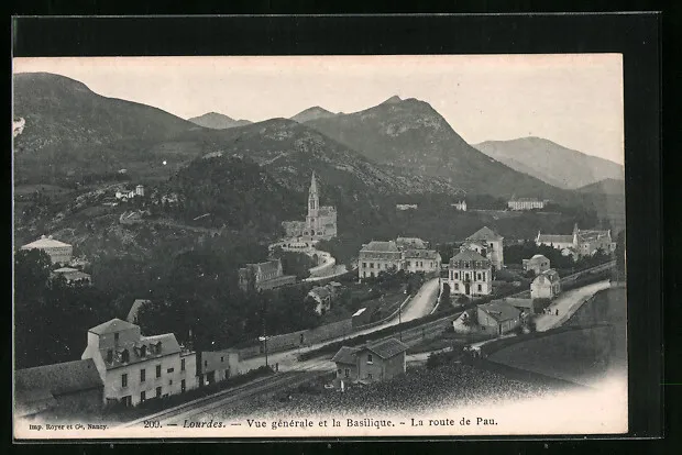CPA Lourdes, Vue generale et la Basilique - La route de Pau