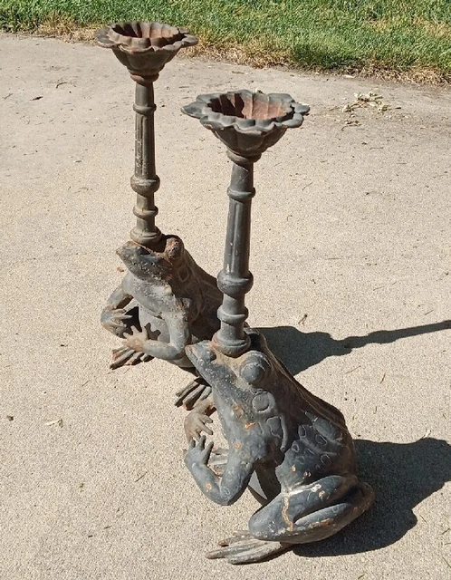 ANTIQUE 1900 CAST IRON GARDEN FROG CANDLEHOLDERS PAIR RARE! Nouveau