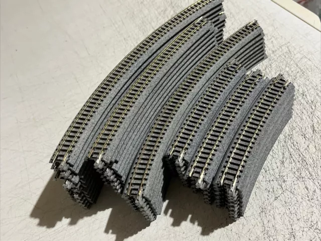 Kato - Unitrack Miscellaneous Different Curved Sections - Lot of 56 - N Scale
