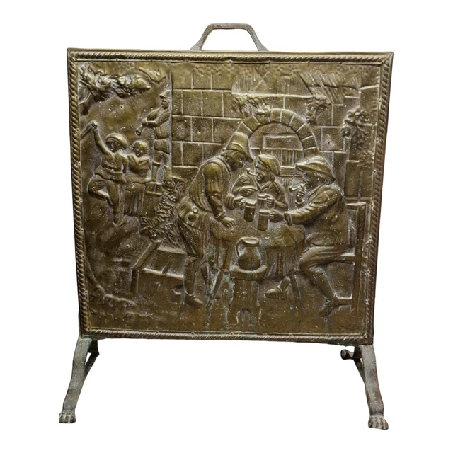 Scena taverna inizio XX secolo ottone pesante splendido schermo fuoco patina 51 cm