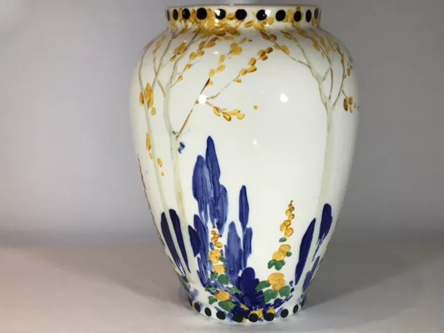 GLORIOUSLY HAND PAINTED VASE IN LOVELY COLOURS, 23cm IN HEIGHT BY SPENCER EDGE.