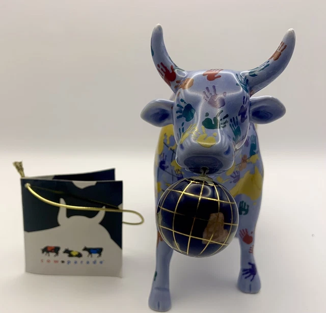 Cow Parade Its a Smooll World 2002  # 7312 Cow Figurine 2002. Read Notes.