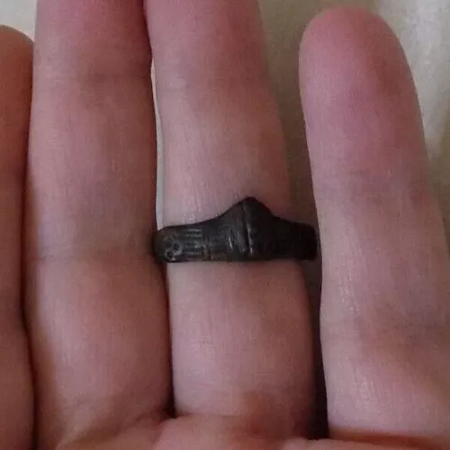 SUPERBE BAGUE DE FERTILITE EN BRONZE / DIAMETRE INTERIEUR 19.28 x 16.46 mm
