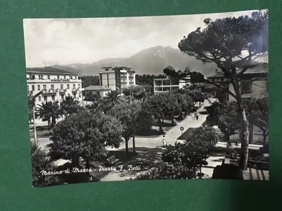 Cartolina Marina di Massa - Piazza F. Betti - 1961