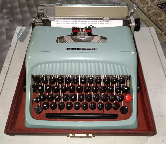 OLIVETTI STUDIO 44  MACCHINA DA SCRIVERE POST M1 del 1952 OLD TYPEWRITER IN WORK