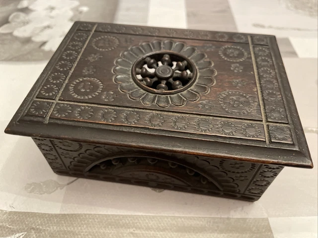 Ancienne Boîte à Bijoux En Bois Sculpté – Décor Floral Vintage – Occasion