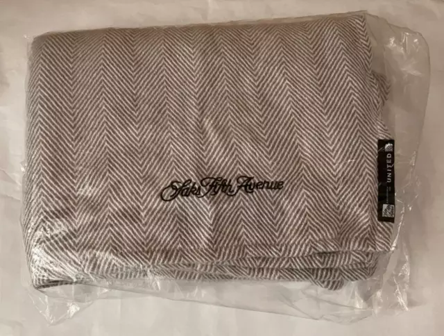UNITED AIRLINES Polaris Saks Fifth Avenue Business First Class Throw Blanket UNITED AIRLINES Polaris Saks Fifth Avenue Business First Class Throw Blanket