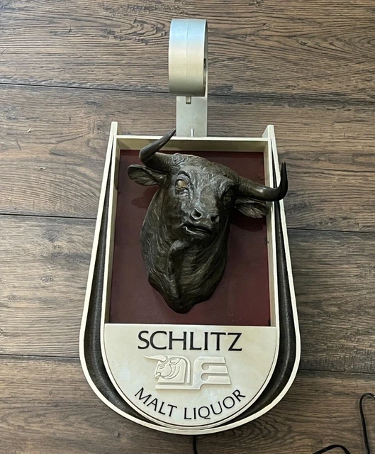 Schlitz Lighted 3D  Sign Red Bull Eyes 1972 Vintage Beer Light Read Description