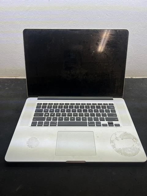 Apple MacBook Pro 15.4" (256GB SSD, Intel Core i7 2,4GHz, 8GB) - 12
