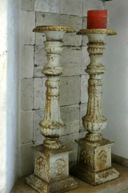 Coppia Di Antichi Candelabri In Ghisa