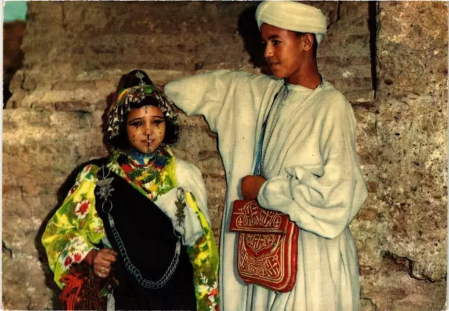 CPM AK Jeunes maries du Sud Marocain MAROC (751348)