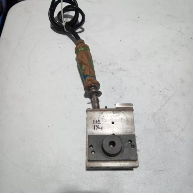 McElroy Plastic Pipe Fusion Iron Plate Heater 800W 120V 214501 w/ 1-1/4" IPS M/F McElroy Plastic Pipe Fusion Iron Plate Heater 800W 120V 214501 w/ 1-1/4" IPS M/F