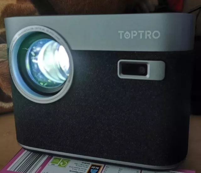 TopTro Projector, X7, Android, Auto Focus, 4K🍿☀, WiFi/Bluetooth, New, RRP £399