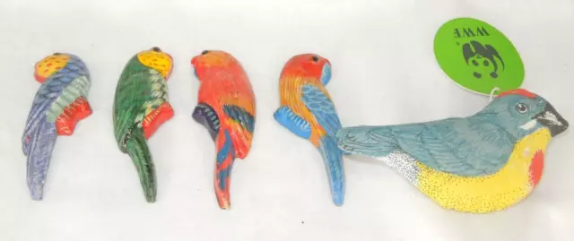 4 Fridge Magnet resin Parrots and 1 fabric bird pin *F