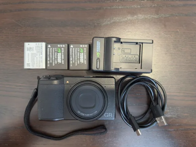 Ricoh GR IIIx Compact Digital Camera - Black (26.1mm f/2.8 GR Lens)