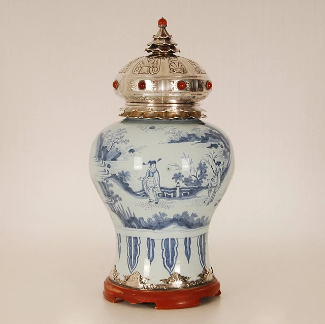 17th Century Delft Vase Chinoiserie Chinese Transition Baluster vase Blue White