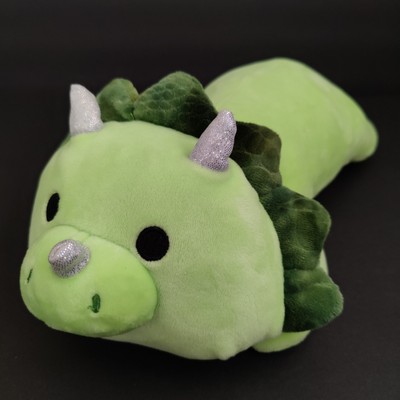 hug mees dinosaur