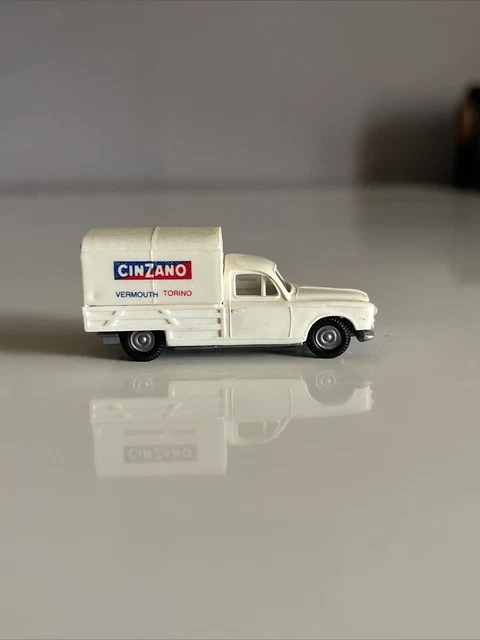 Praline 23-00 , Peugeot 403 Cinzano
