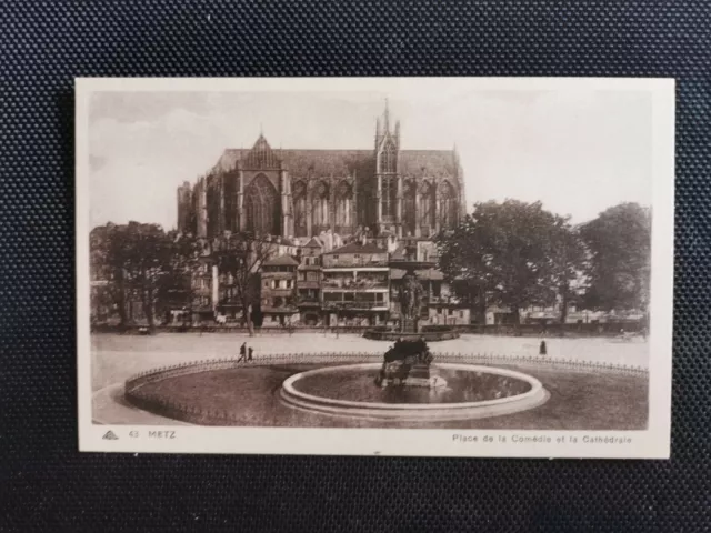 CPA 57 METZ - Place de la Comédie et la Cathedral