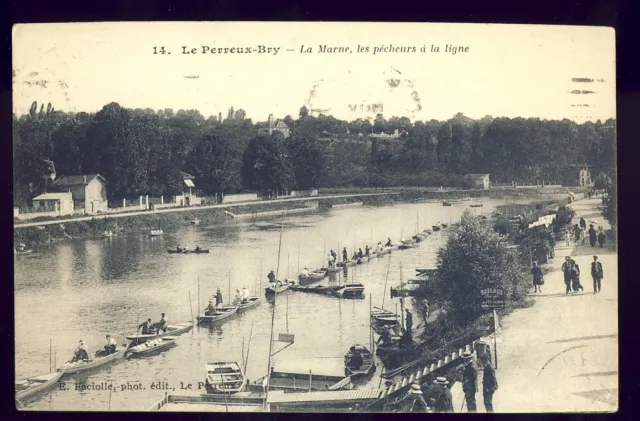 cpa Ecrite en 1915 LE PERREUX BRY SUR MARNE Les PÊCHEURS à la LIGNE Barques