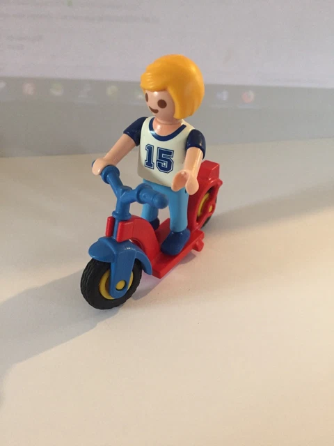 PLAYMOBIL - Personnage Fille Avec Trottinette - Jeu D'extérieur, Parc, Vintage