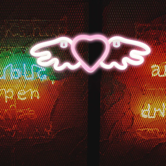 Letrero de boda con luz de corazón de neón