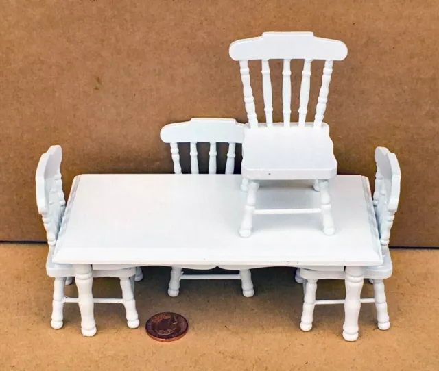 Weiß bemalter Tisch und 4 Stühle Tumdee im Maßstab 1:12 Puppenhaus Miniatur 1506