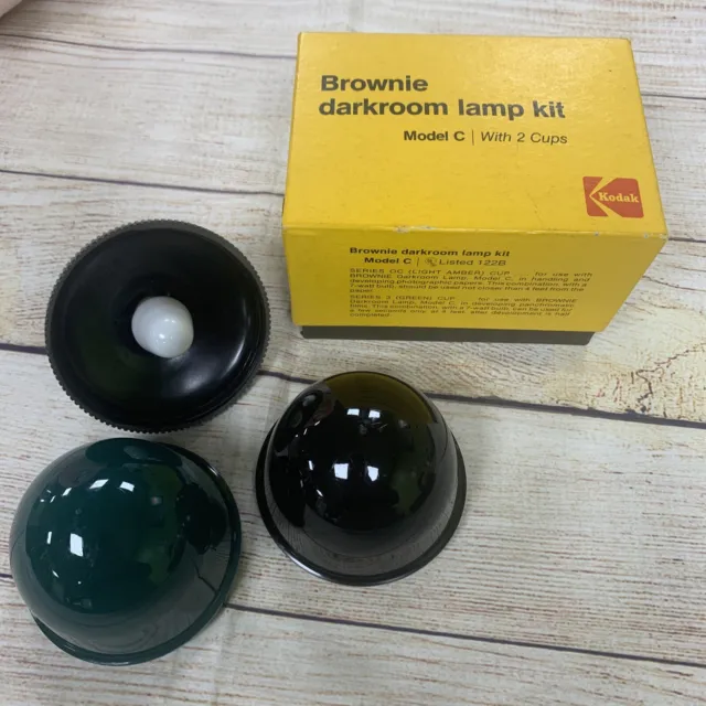 Kit De Lámparas Brownie Darkroom Modelo C Con 2 Tazas En Caja Original