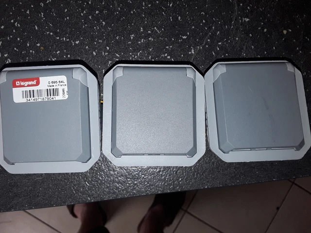 Triple prise de courant précâblée 3x2P+T horizontale  Plexo 16A legrand 069564L