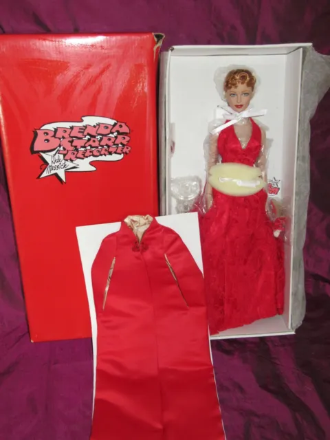 Effanbee - Brenda Starr Reporter Dale Messick, HOLIDAY GRAND E7-BSDD-06 16" Doll