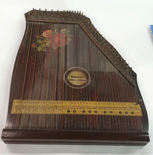 Konzert Gitarr Zither Bonn Haus der Musik Zupf Instrument Holz Harfe Vintage