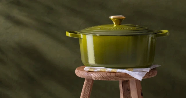 Le Creuset Olive Signature Dutch Oven 5.5 Qt Gold Knob NWT Free Shipping $420