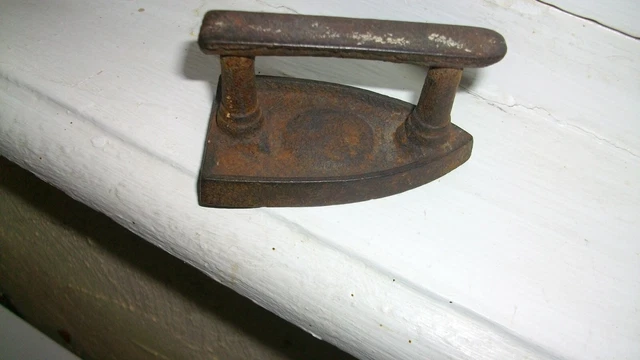 Ancien Fer à Repasser Outil 1900 Coiffeur Chapelier Dentelle