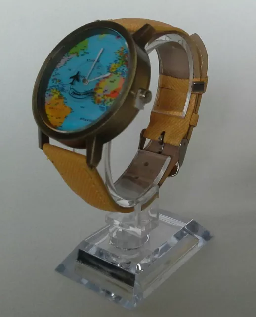 Montre d'avion face à la carte du monde 2ème main avec bracelet jaune - boîtier de 40 mm