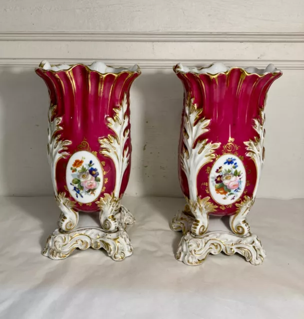 Belle paire vases cornets porcelaine de Paris Décor de feuillages Louis Philippe