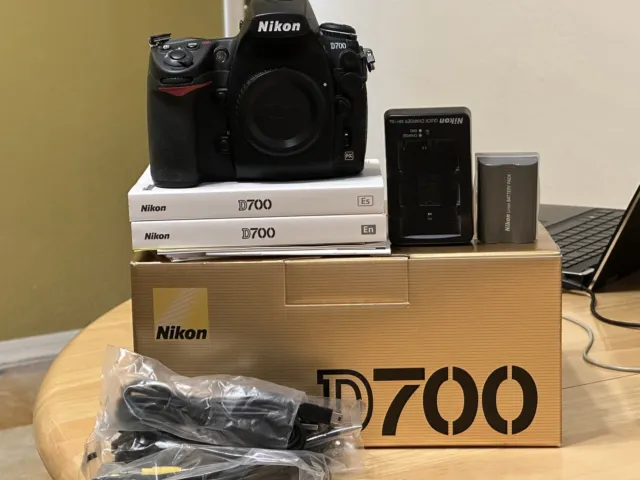 Nikon D700 12.1 MP Digital SLR Camera - Black Body With 35-135 Zoom