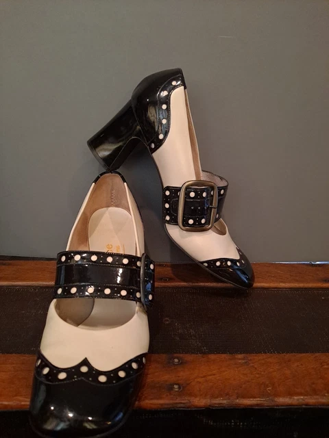 Vintage 60's 70's Joyce Californi 2 Tone black & white Saddle Shoes Pumps Size 7