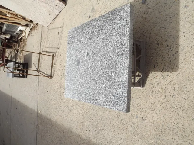 Granite small slab polished top 33mm thick 630x567mm