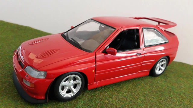 Miniature UT Models 1/18 – Ford Escort RS Cosworth Rouge – 1992