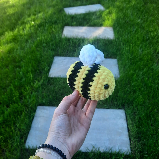 AMIGURUMI ABEILLE PELUCHE crochet 100% fait main laine douce,