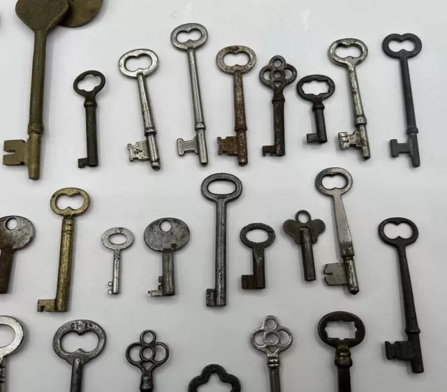 27 Skeleton Keys Antique Vintage Nice Assortment 3