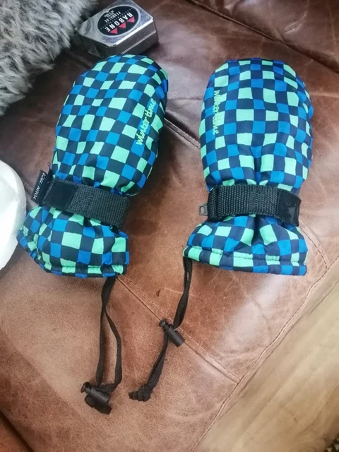 childrens ski mittens size 5.5 for age 11-14 approx. vgc