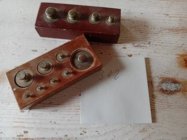 Alte Gewichte im Kasten, Messing