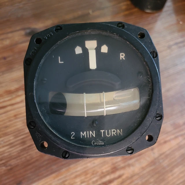 CESSNA AIRCRAFT TURN AND BANK INDICATOR R C ALLEN 12 Volt p/n G4000 S/N C40817 CESSNA AIRCRAFT TURN AND BANK INDICATOR R C ALLEN 12 Volt p/n G4000 S/N C40817